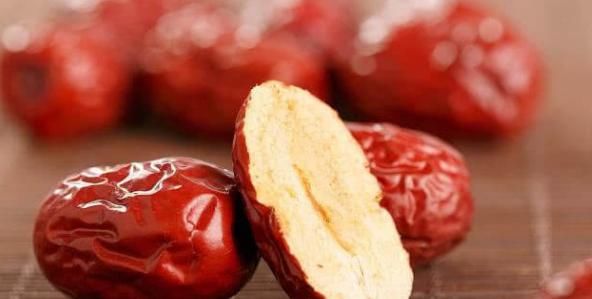 “日吃3顆棗，永遠(yuǎn)不顯老”，大夫提醒：吃紅棗必知7大“禁忌”