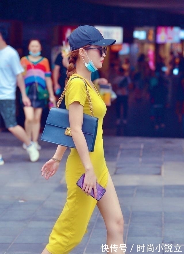 紧身上衣 修身的裙型搭配紧身上衣,连衣裙营造出立体瘦身效果时尚