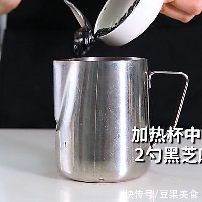 黑芝麻宝藏茶的做法，「暴小兔茶饮」免费热饮教程