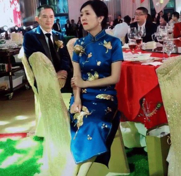 "最美丈母娘"走红,风韵迷人艳压新娘,网友:这颜值不输明星