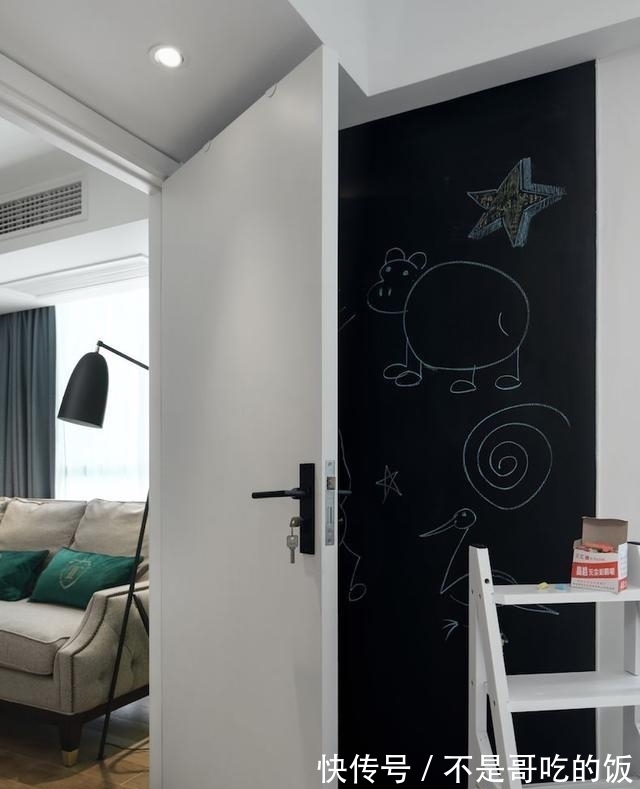 边桌|买不起学区房大房子,一家四口蜗居47平,设计师爆改成三室一厅