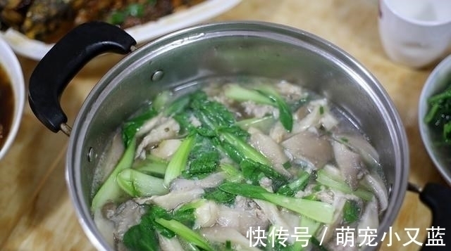 6口人的晚餐，8道菜花费不到150元，网友：羡慕四线城市的生活