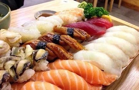 韩国|同样是米饭,韩国人捏成了饭团,日本人卷成了寿司,中国人做什么