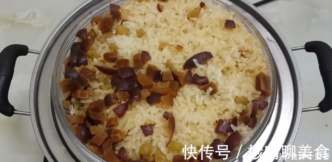 糯米又出新吃法，加2把红枣，个个焦脆又软糯，出锅孩子抢着吃