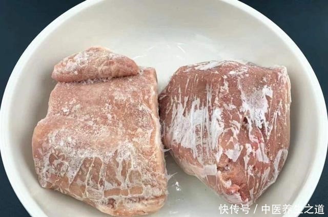 猪肉|冰箱里的冻肉,万万不要用清水泡,教你一招,吃起来和鲜肉一样