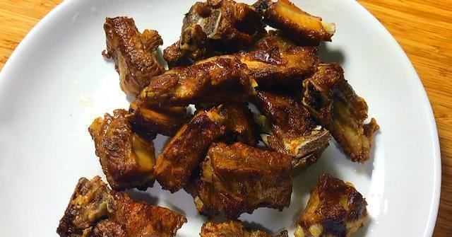 孜然|孜然排骨怎么做教你一种家常做法,嚼起來帶勁,吃着停不下来