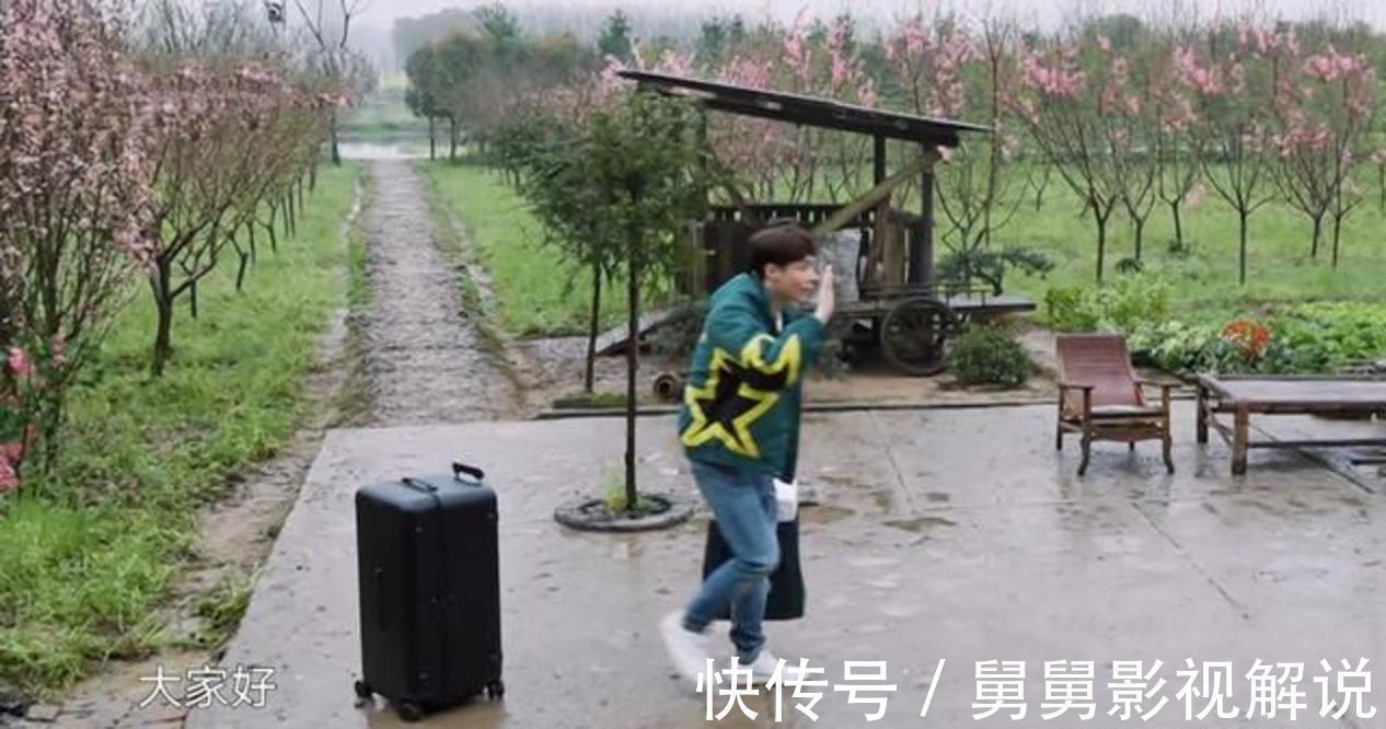 向往的生活5|《向往的生活5》何炅等人抓泥鰍，張藝興害怕，想出妙招應(yīng)對？