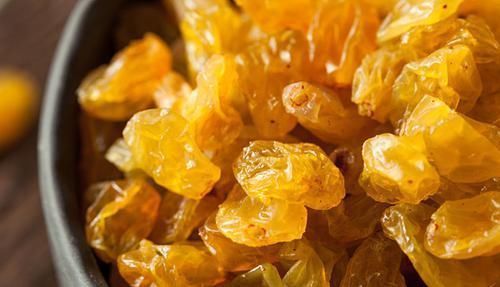 一把葡萄干,胜过十副药!睡前吃一把,气色好,睡眠足,人长寿!