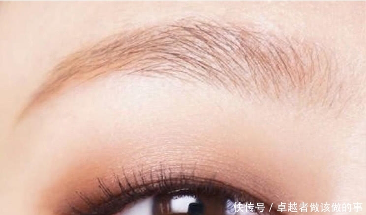 单眼皮妹子一定要贴双眼皮?学会“3招眼妆”,照样是女神