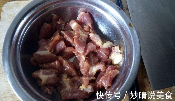 用猪肉炒菜时最好不用直接下锅,多加一个步骤,肉滑嫩美味!