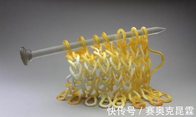 色彩#她是用玻璃雕塑“织毛衣”的第一人,这质感极其逼真!手太牛逼了