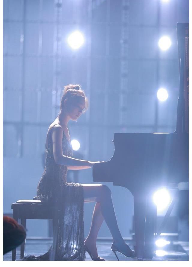 方俊|难怪江苏卫视女主持只有她《蒙面舞王2》张纯烨钢琴公主造型绝美