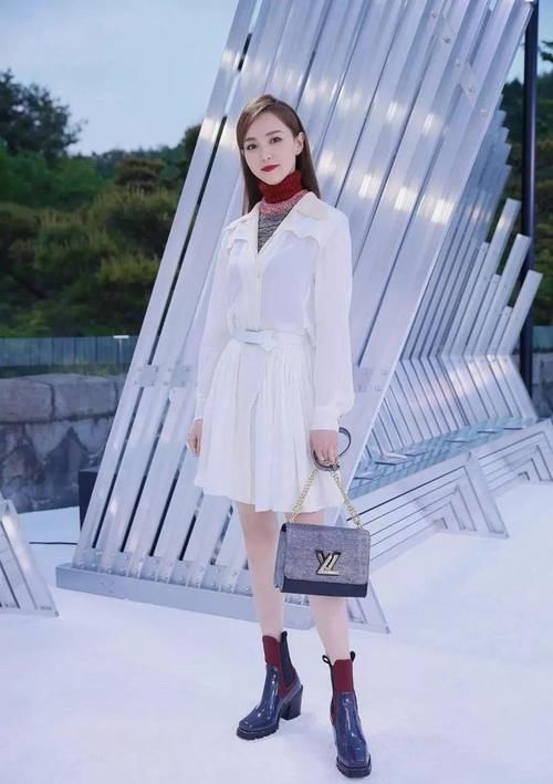 靴子|今年火了一种靴子叫“烟管靴”,洋气又显高,搭配什么造型都很美