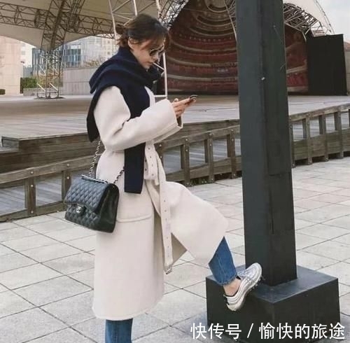 选择|穿呢子大衣的你,包包是怎么选的学会这几点,背包时髦不麻烦