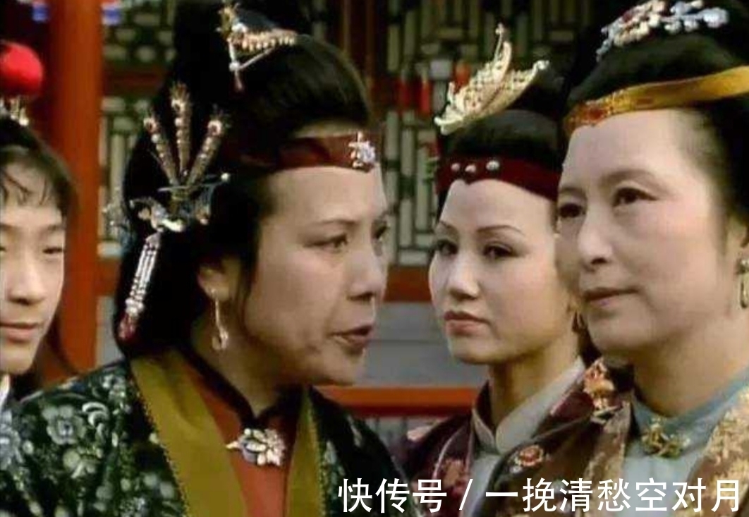 司棋&晴雯说错了一句什么话,王夫人下令不让穿衣服拖出去