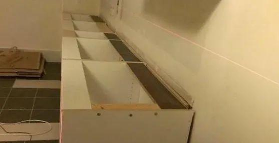 台面|2000多块钱现场做3米橱柜,老爸想得周到,台面多加一块木板