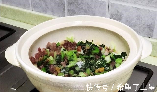 青菜|这个做米饭的做法真新奇,一口吃进去,别有一番风味!