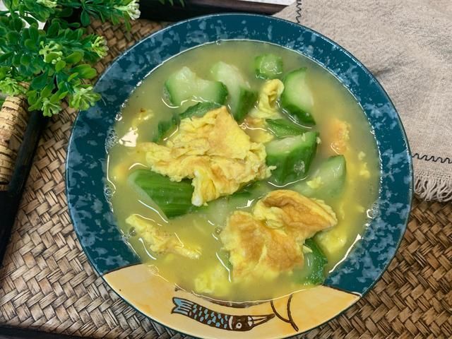 女人再忙也要多喝这碗汤，3块钱煮一锅，比喝骨头汤还爽！