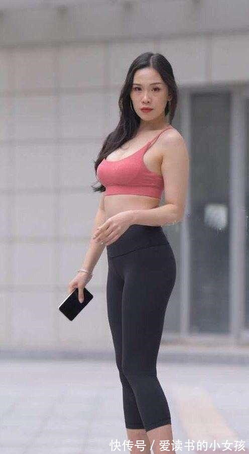 海军蓝 美丽打底裤的美女,让造型远离俗套感,更显身材!