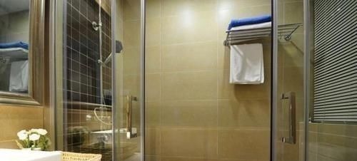 电视背景墙|晒晒朋友130㎡的新房,3室2厅好通风,一进门就被震惊了!