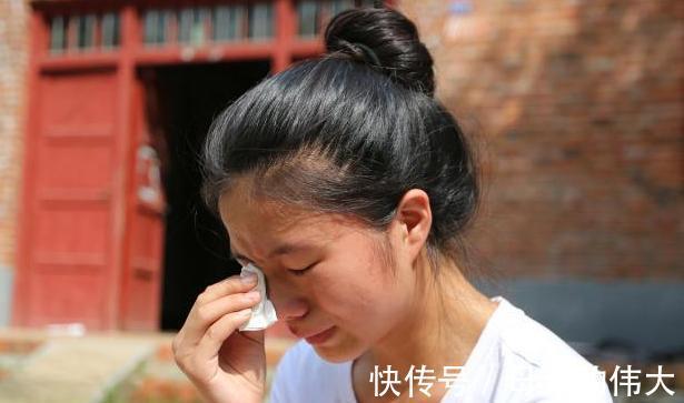 安家|“啃女”在二胎家庭中蔓延,比重男轻女更扎心,父母却视而不见