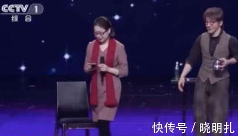 刘谦魔术过程出现失误，助演观众不知所措，幸亏他还留一手