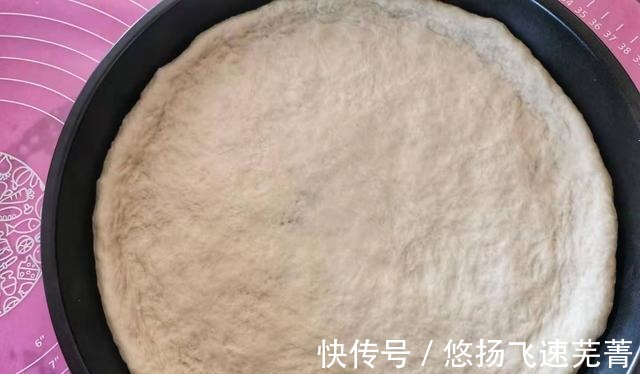 芝士|我的懒人披萨比外卖好吃，不要揉面机，分享手揉披萨饼的详细配方！