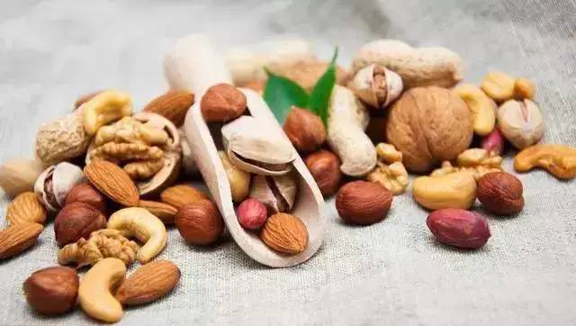 血压|血压高的人，不想脑溢血，少碰4种食物，谨记补三物，做三控