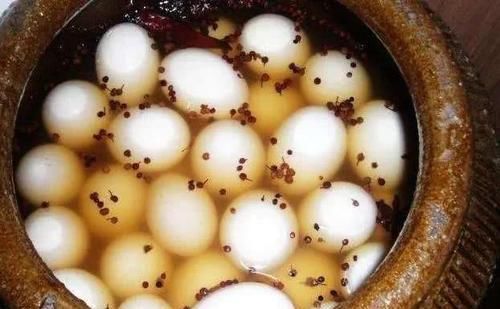 不用|咸鸭蛋不用去外面买了，教你在家做，不加水不裹泥，个个红得流油