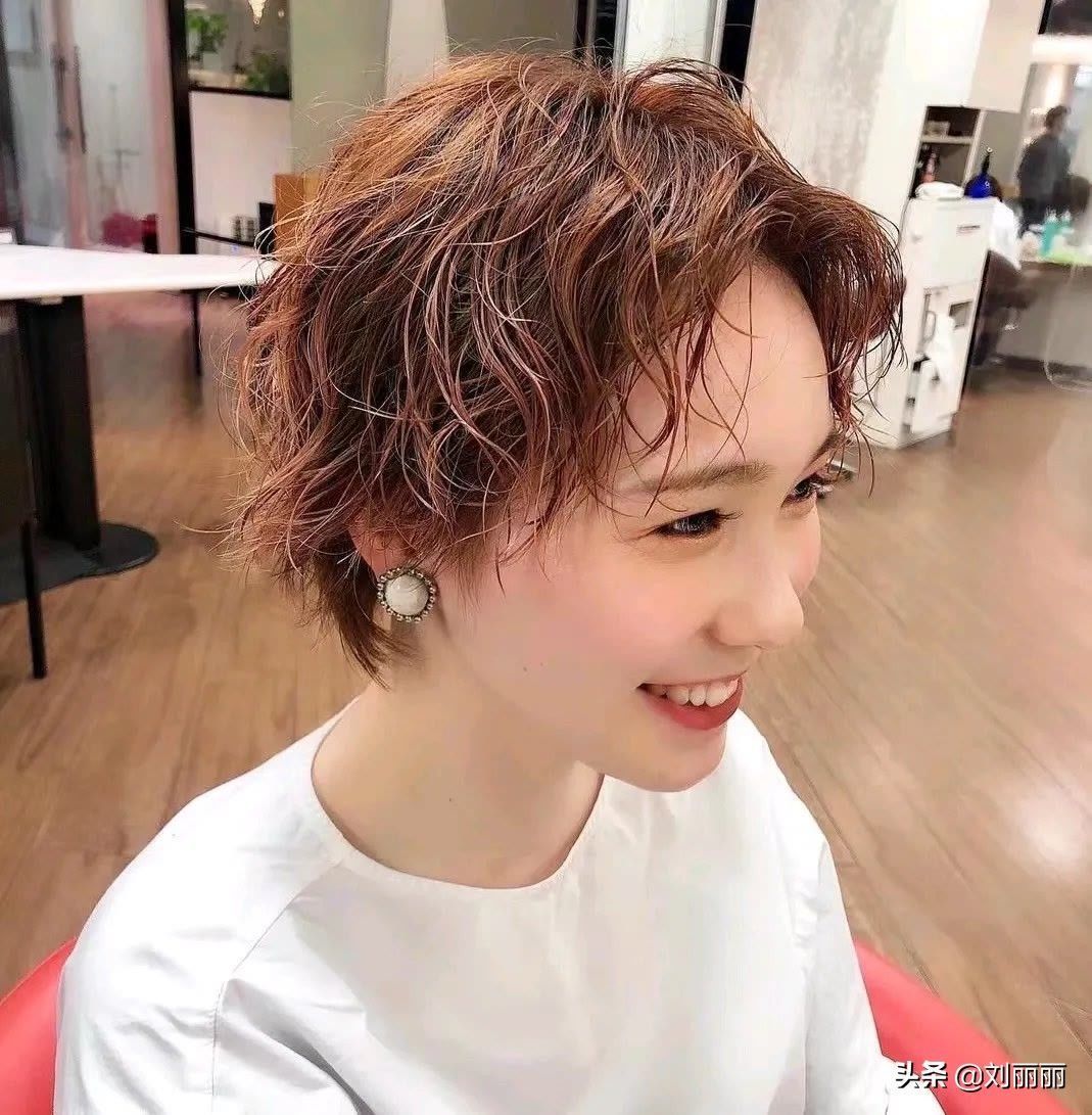 卷发 要想发型美,烫个卷发大变样,洋气时尚颜值翻倍