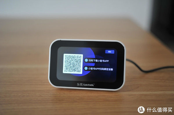 螺丝|家居改造：用电动升降桌打造我的居家办公小角落