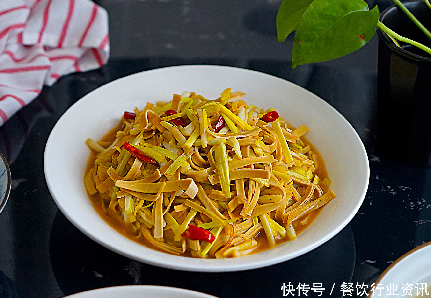 做饭|花了不到20块钱,做了两菜一汤,营养又美味,自己做饭就是好