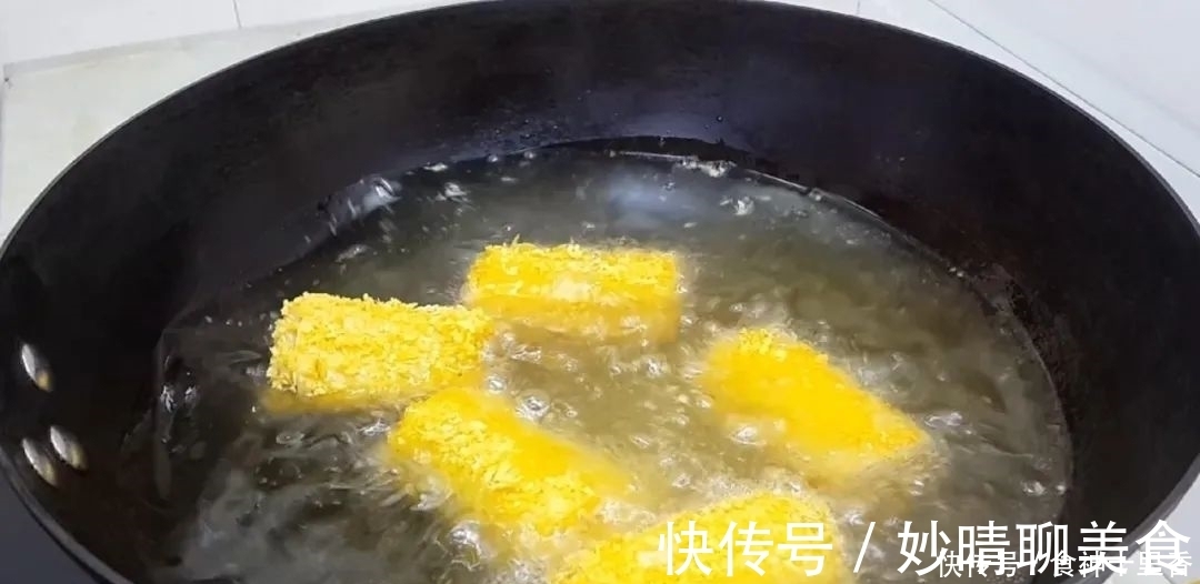 糯米又出新吃法，加2把红枣，个个焦脆又软糯，出锅孩子抢着吃