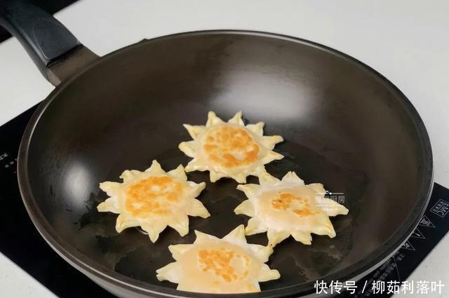 饺子皮|一个红薯,几张饺子皮,这样做香酥可口能拉丝,孩子超爱吃!