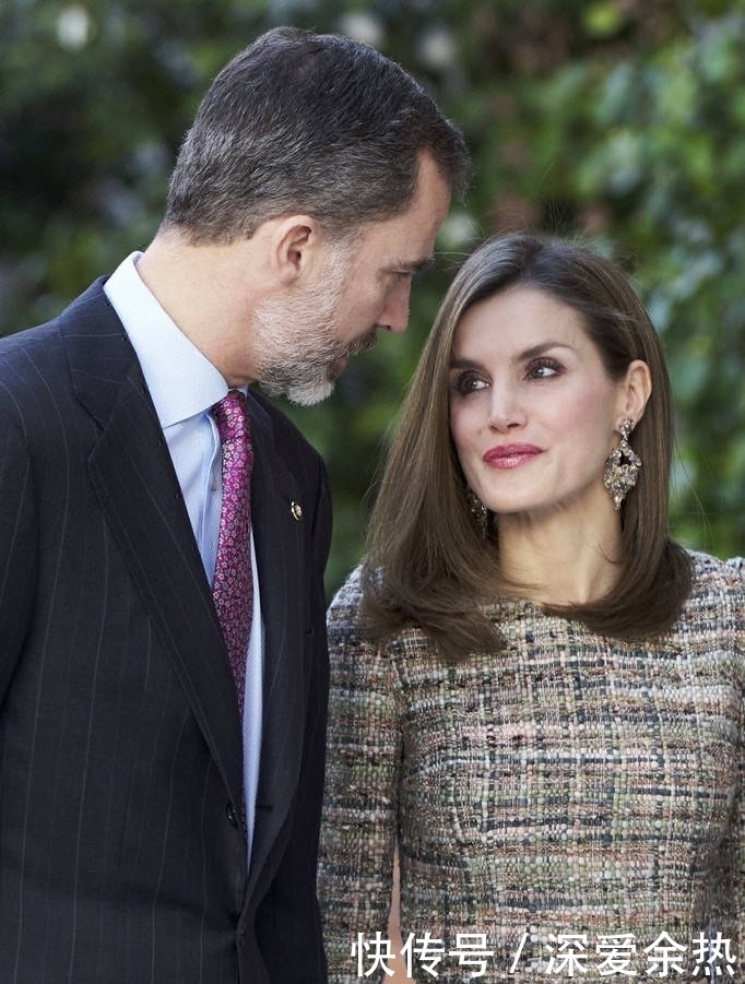 效果|西班牙王后又穿旧衣,加条腰带效果大不同,换个搭配温婉变惊艳