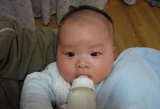 玲玲|儿科医生心里话3种汤别再给娃喝了，伤脾又积食，还影响长个