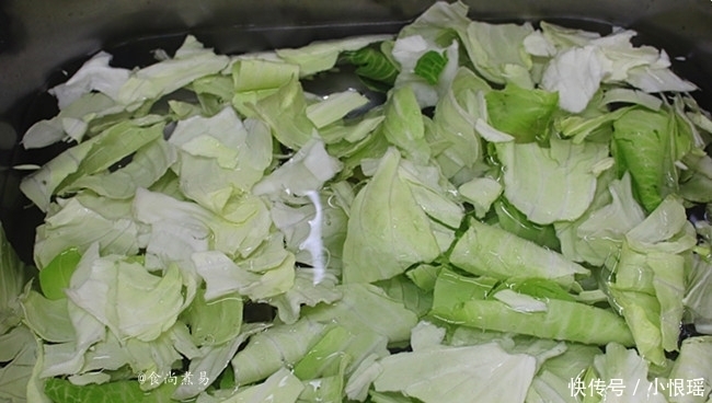 春季多吃此菜，提高免疫力，防便秘更苗条，大厨说：手撕才正确