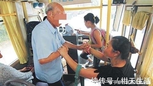 孕妈|大妈公交上逼孕妇让座,咒骂“孩子早晚会掉”,孕妈的反击很解气