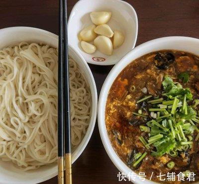 想吃|山东打卤面的家常做法,鲜香味浓,卤色红润,让你吃了还想吃