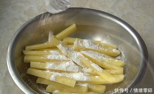 土豆新吃法,不炒不用炖,酸甜又开胃,孩子三天两头点名吃,解馋