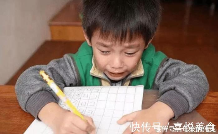 宝妈|''时代变了,一块橡皮是5元'',辅导孩子写作业,宝爸无奈又抓狂