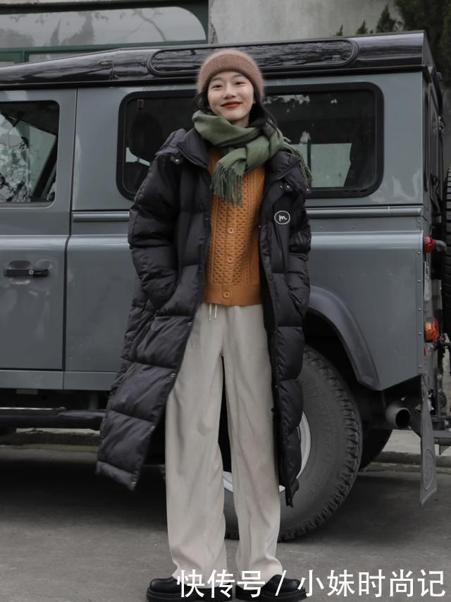 羽绒服|黑色长款羽绒服关键在搭配,不懂这4种减龄穿法,难怪不好看