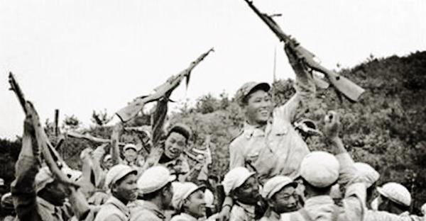 牛皮|麦克阿瑟口出狂言,要在感恩节饮马鸭绿江边,结果牛皮吹破了