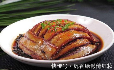 梅菜扣肉,寓意蒸蒸日上,肥而不腻,入口即化,好吃又解馋