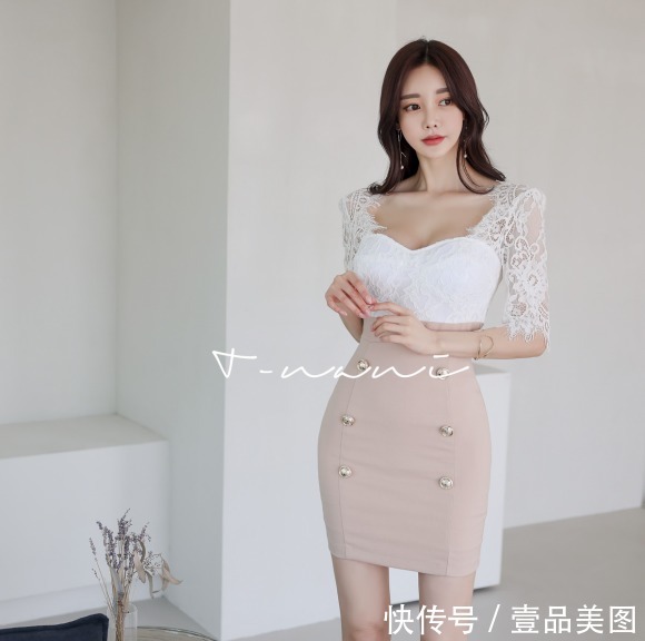 露珠玉|女神孙允珠时尚搭配:晨露珠玉琉璃馨粉婉约斜衩裙