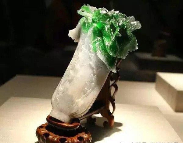 翡翠,乾隆让它“由石变玉”,慈禧让它昂贵到今天