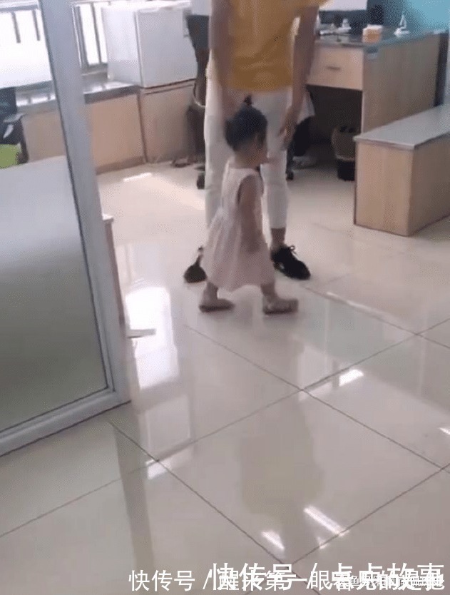 萝莉|3岁萝莉打完针越想越委屈,气冲冲找医生“算账”,网友萌翻了