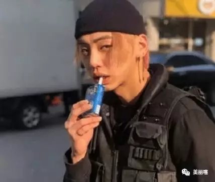 发型 女孩子讨厌的男生发型,“渣男锡纸烫”成功上榜,图四男生都嫌弃