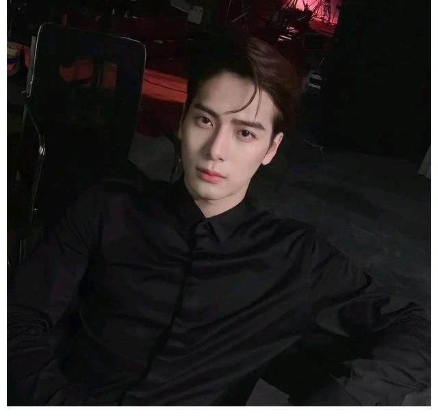 前因后果|王嘉爾當(dāng)馬被張彬彬騎引眾怒，現(xiàn)在的綜藝節(jié)目內(nèi)容設(shè)定沒有底線