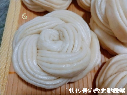发面|发面不要只放酵母了,多加一料,做出的花卷,蓬松暄软,层次多